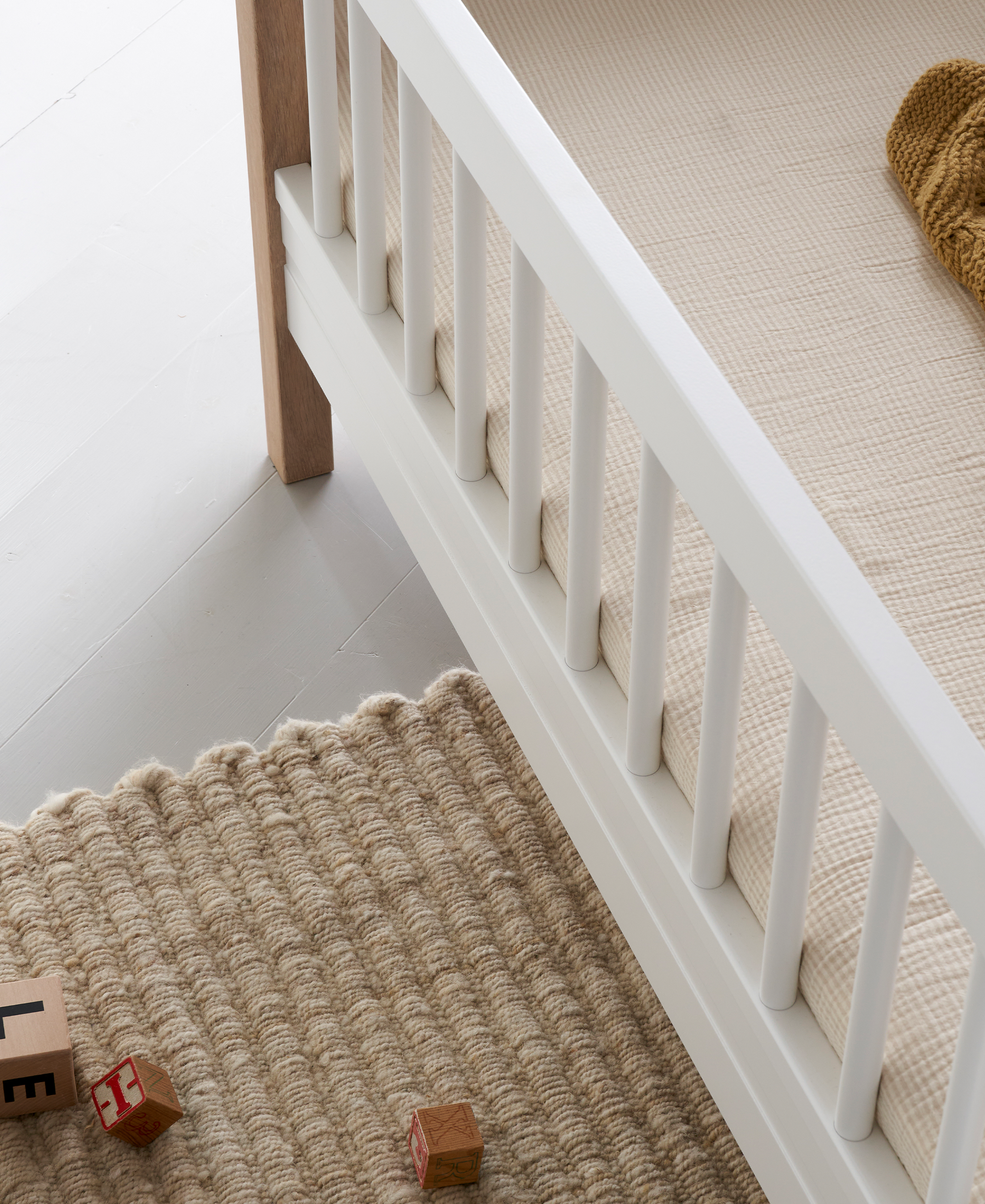 AlixFurniture Lit Junior Blanc et Chêne – Confort et Style Naturel pour Enfants