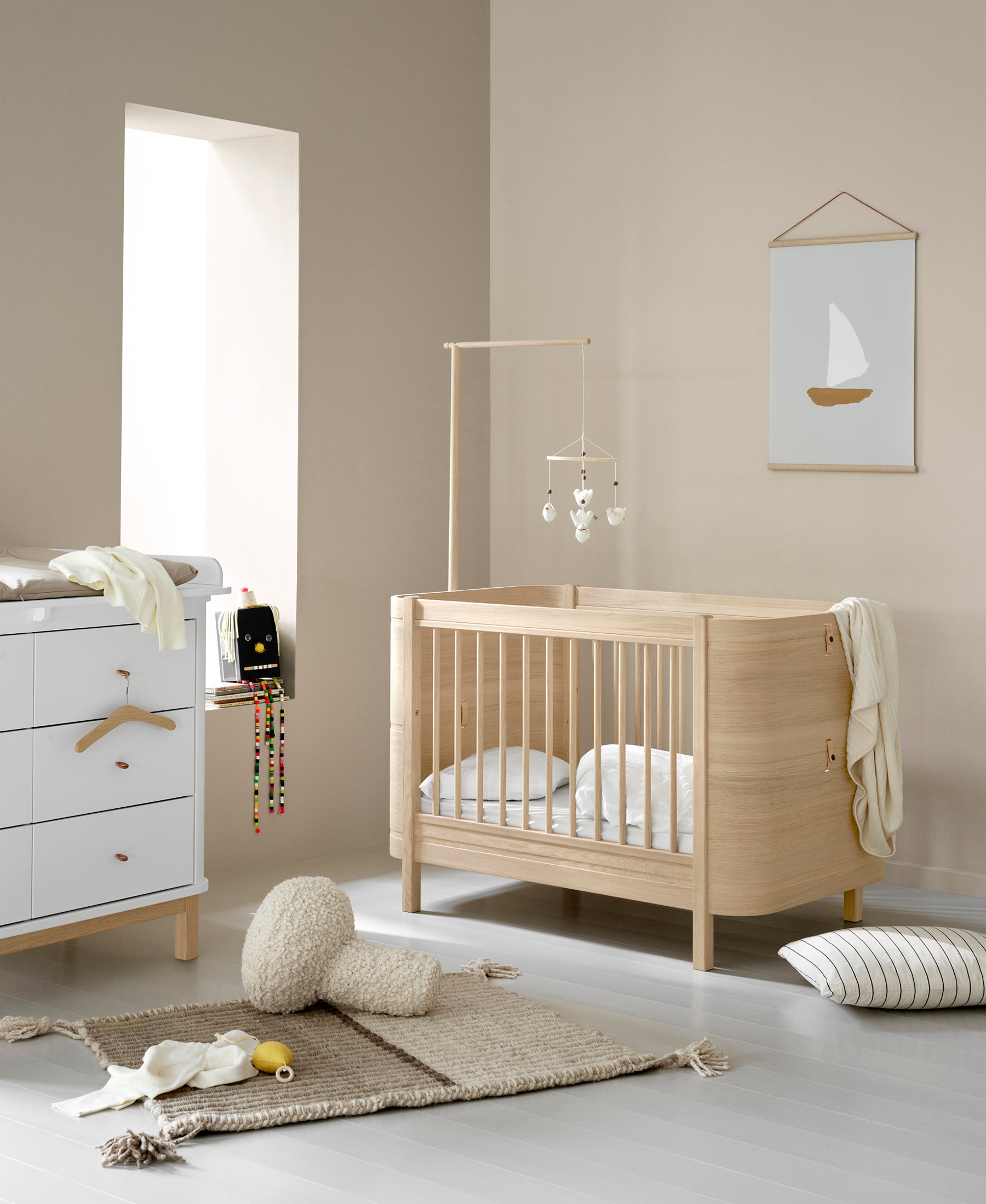 AlixFurniture Lit bébé évolutif Wood Mini+ avec kit junior inclus, chêne