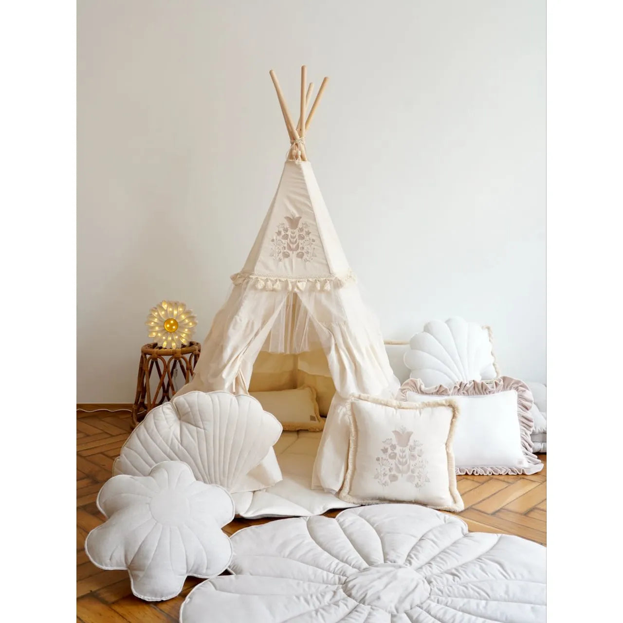 AlixFurniture Tente Tipi Boho Élégante Avec Volants Et Broderies Raffinées