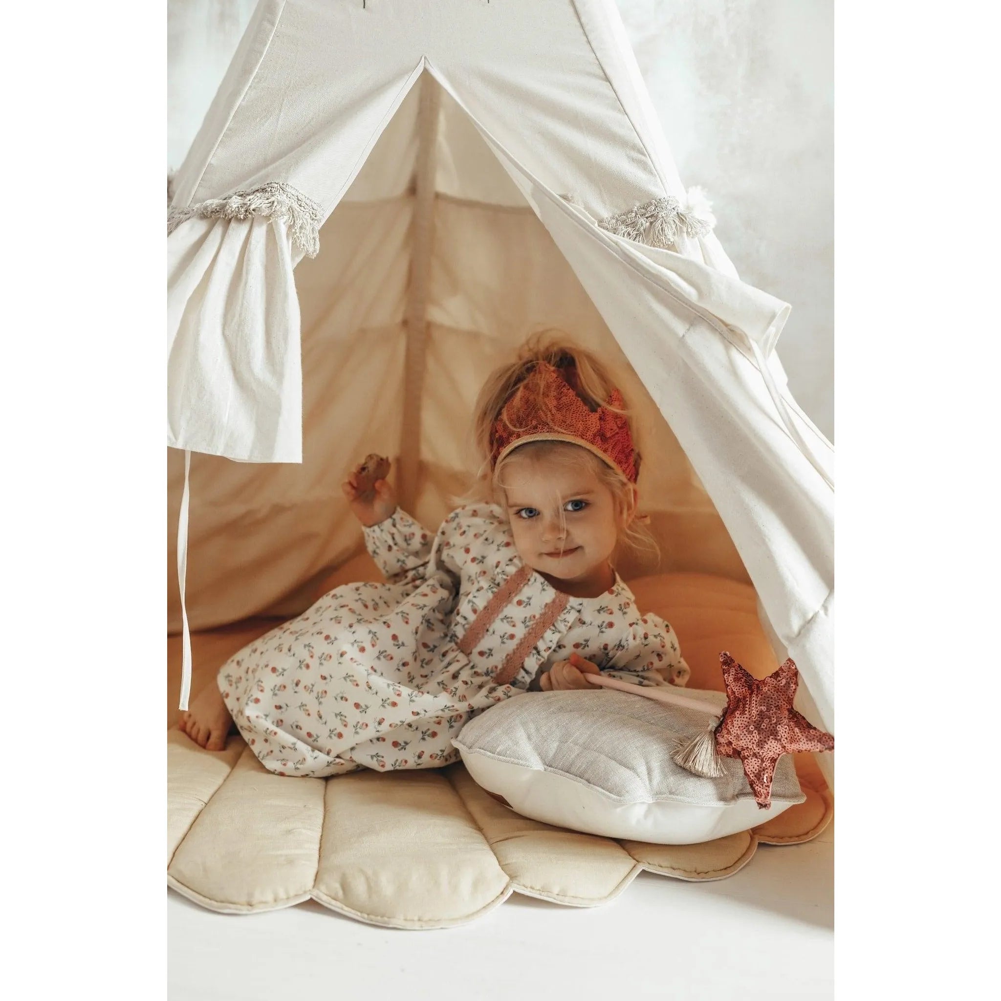 AlixFurniture Tente Tipi Bohème Élégante À Volants Et Broderies Raffinées