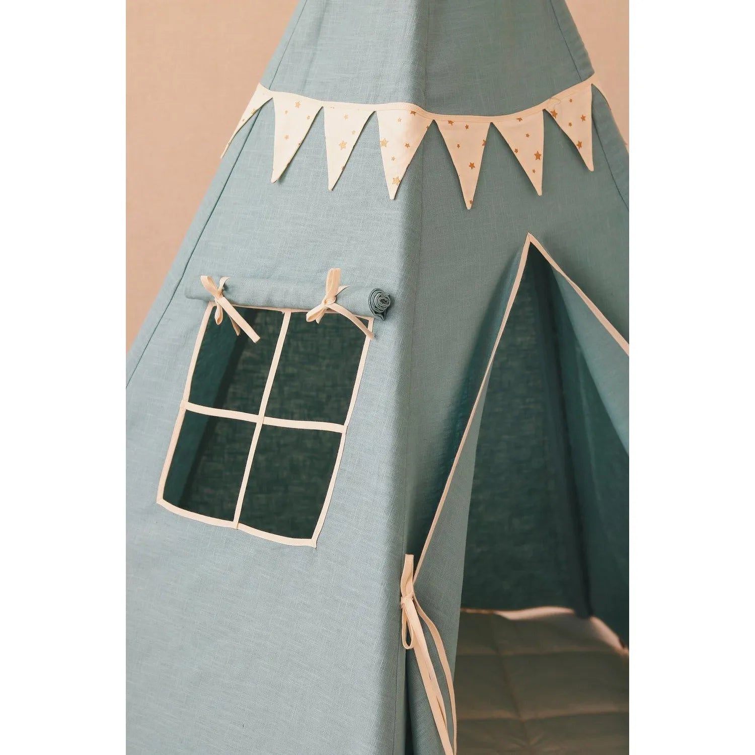 AlixFurniture Teepee stan s girlandou