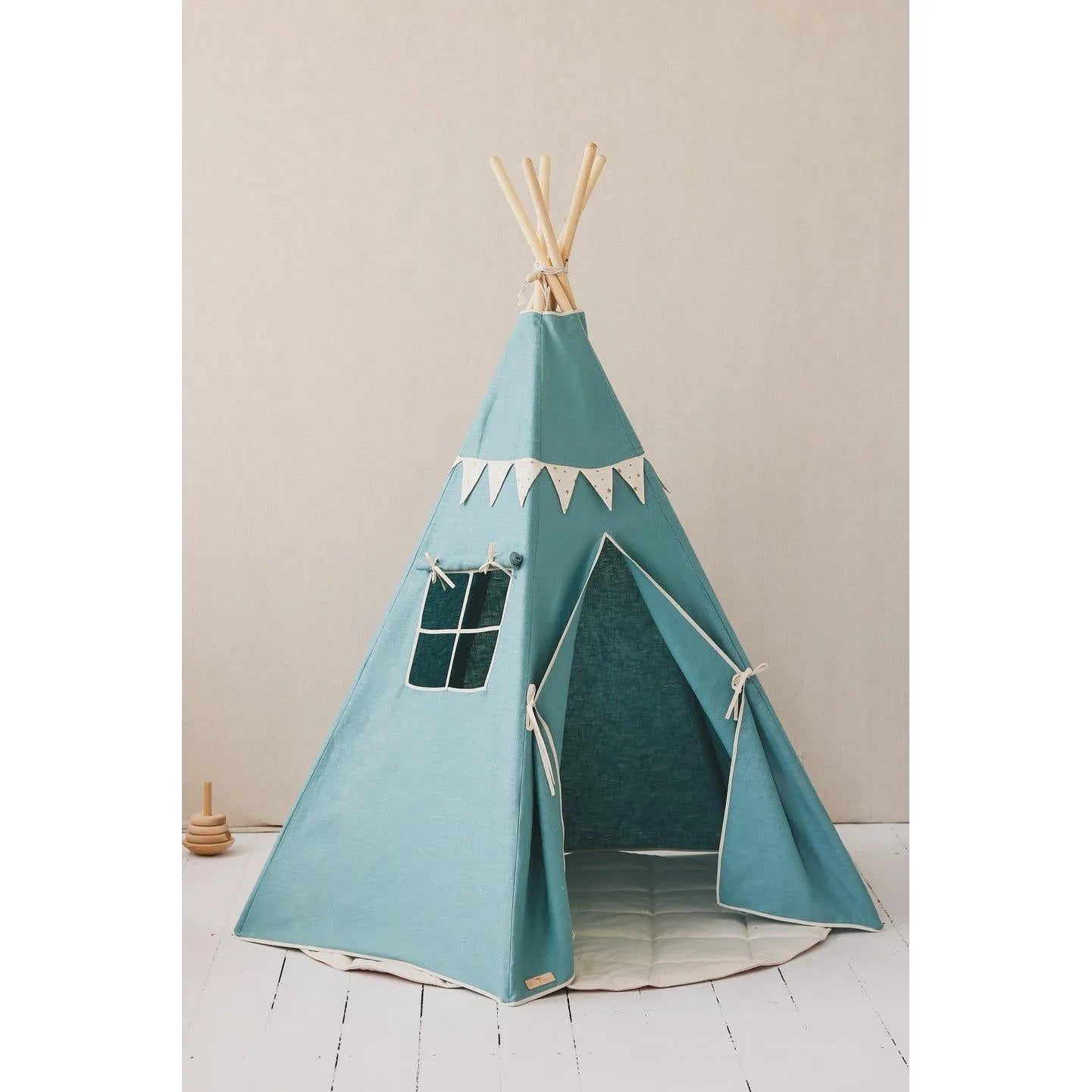 AlixFurniture Teepee stan s girlandou