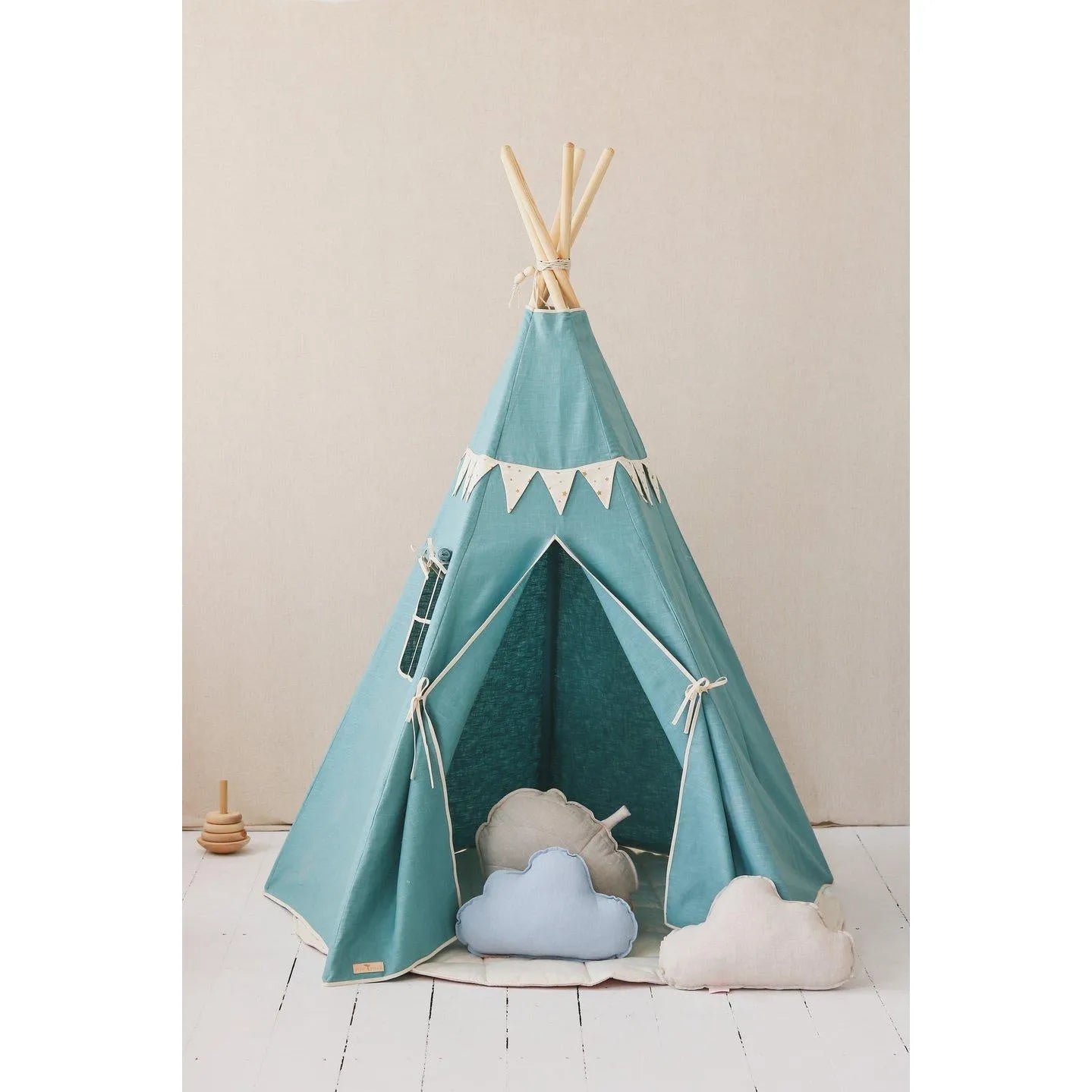 AlixFurniture Teepee stan s girlandou