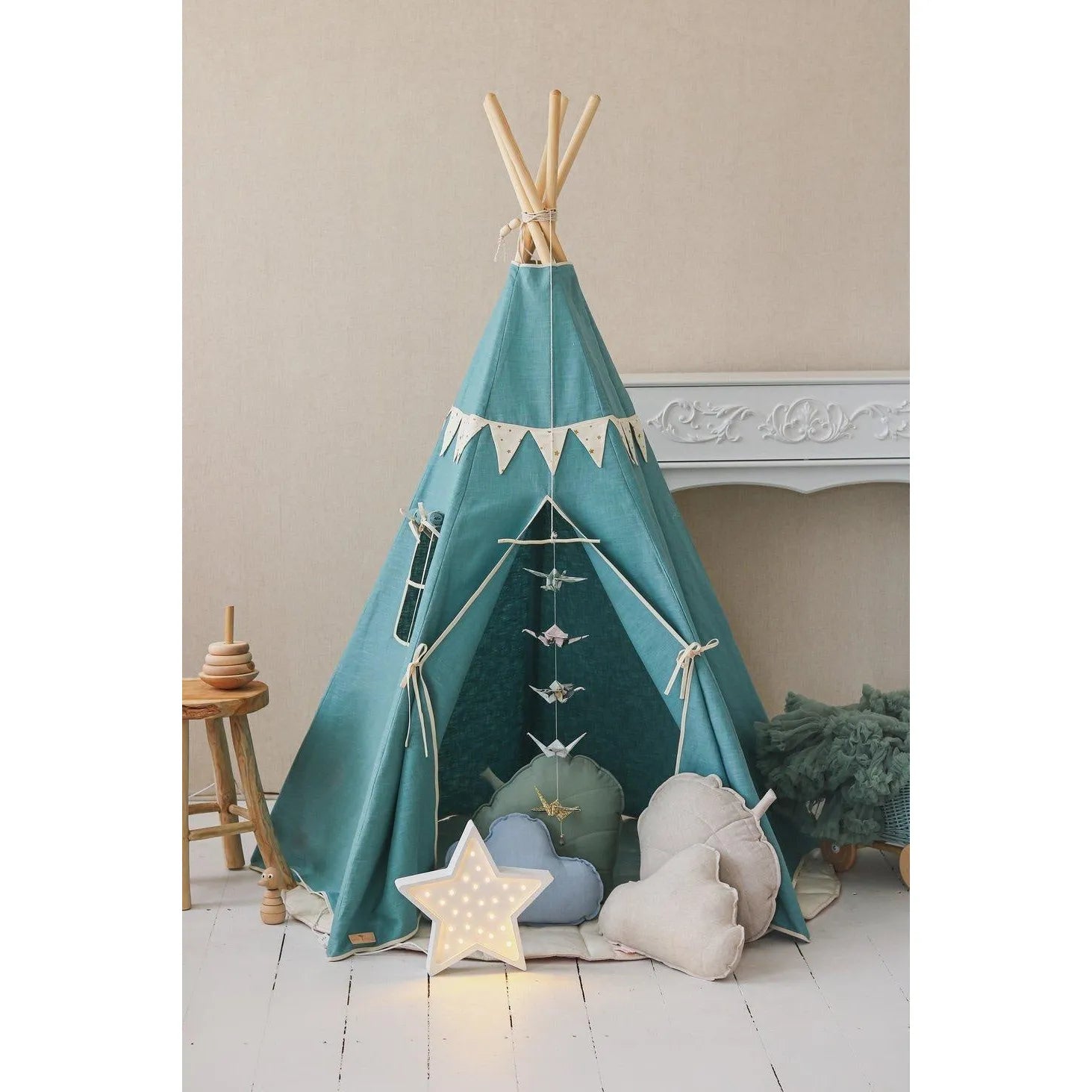 AlixFurniture Teepee stan s girlandou